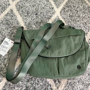 Lululemon athelica NWT All night festival bag